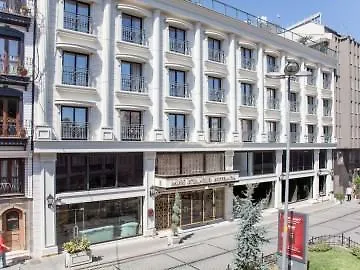 Miss Hotel